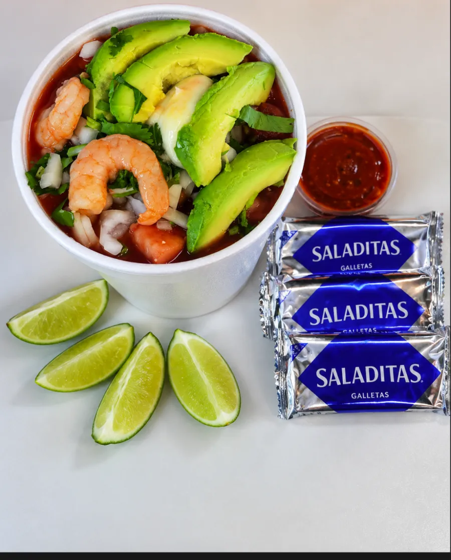 Cóctel de camarón, Mexican shrimp cocktail with avocado and crackers